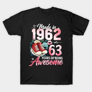 63rd Birthday Queen Made in 1962 Gifts 63 Years Old Floral T-Shirt